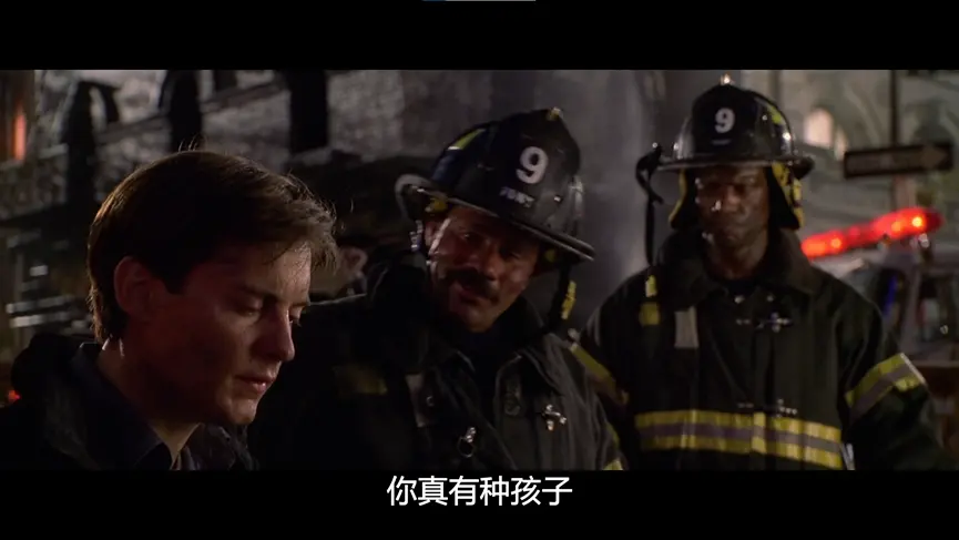 火场救人这一情节说明即使没有超能力也能成为英雄